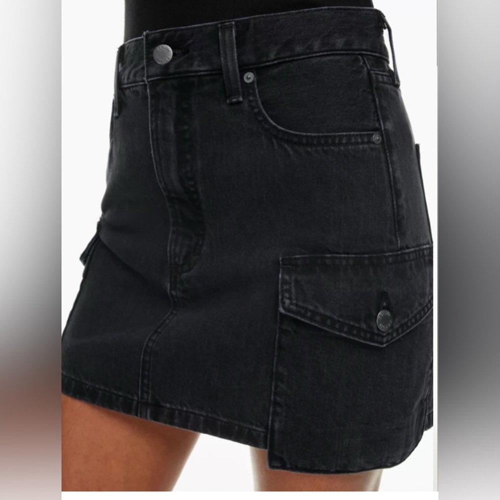 Denim Forum - The 90’s Mid-Rise Cargo Mini Skirt - Size 30